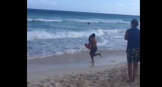 Tres turistas canadienses son salvados de morir ahogados en Cozumel