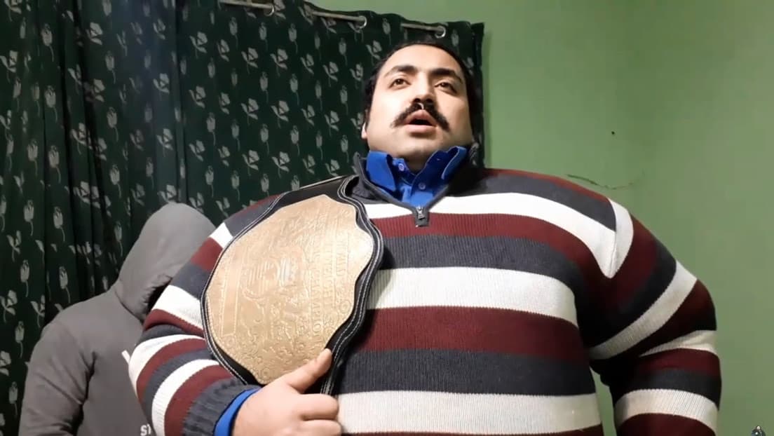 Delgaditas no; Hulk de Pakistán busca novia de peso pesado