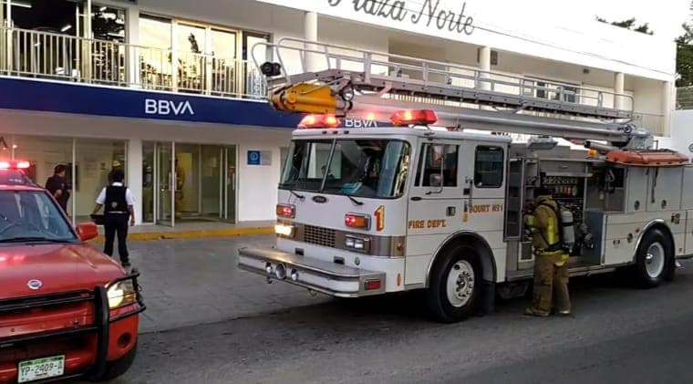 Se incendia el Bancomer de Cozumel