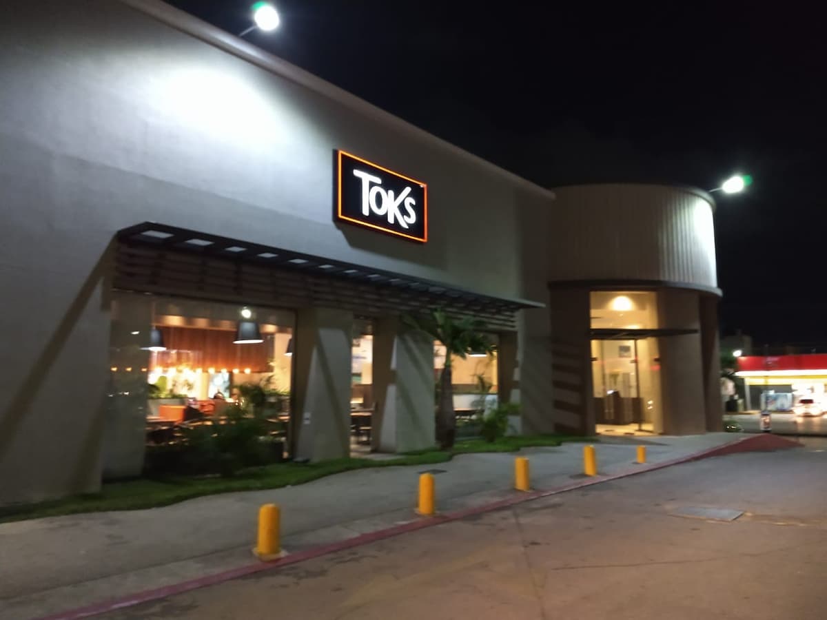 Asaltan sucursal de Toks en Cancún