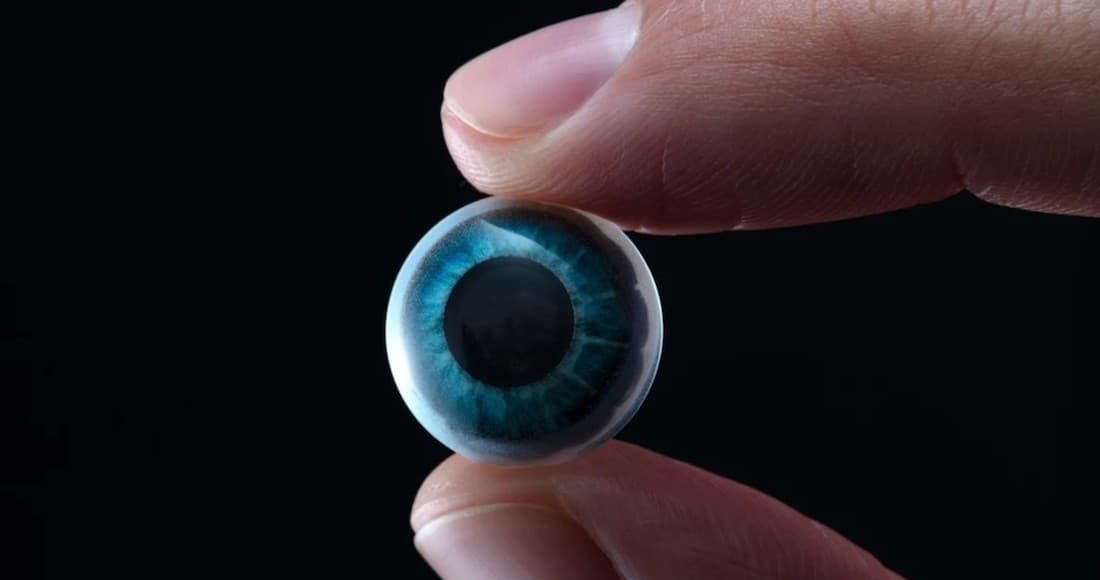 Presentan el "Mojo Lens", un lente de contacto inteligente con pantalla integrada