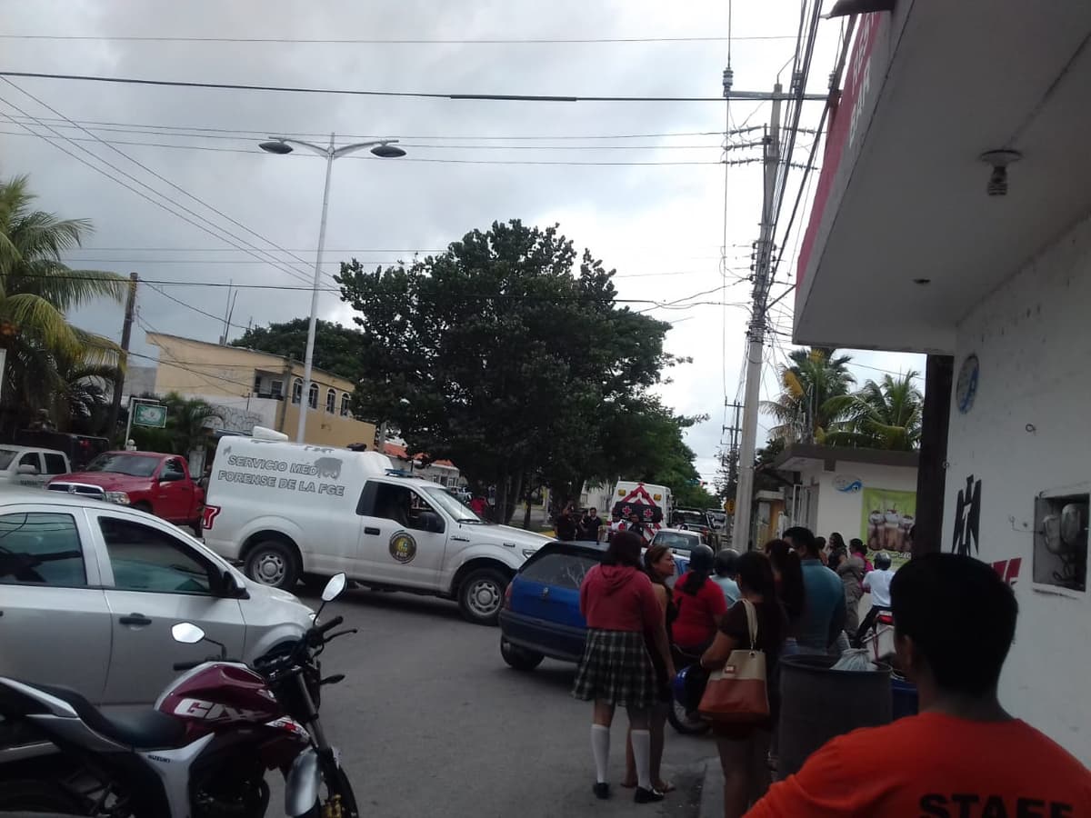 Automovilista muere en plena calle por infarto, en Cozumel