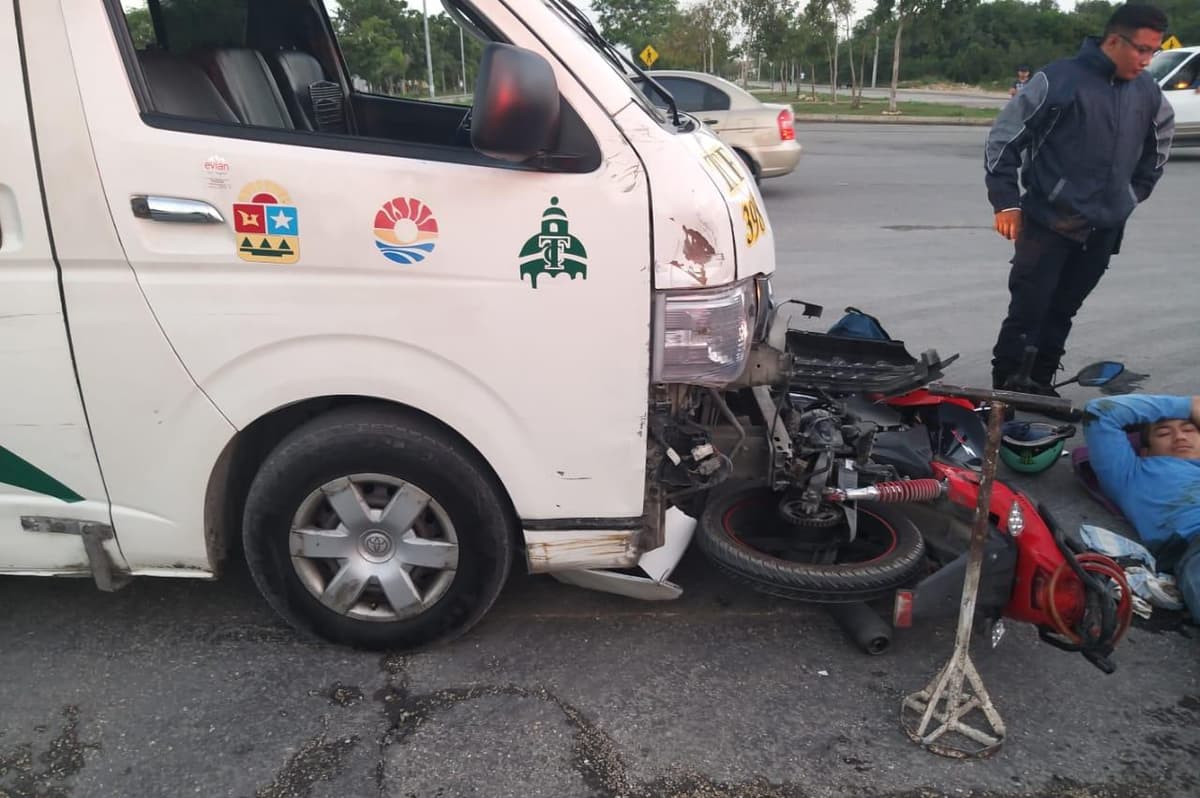 Choca camión contra Urvan en Cancún y deja 4 lesionados