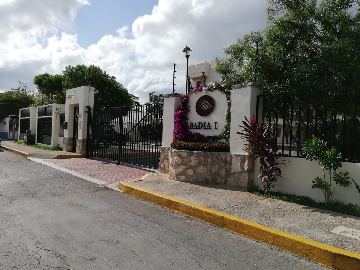 Policías salvan a extranjero que intentó suicidarse en Real Ibiza, Playa del Carmen