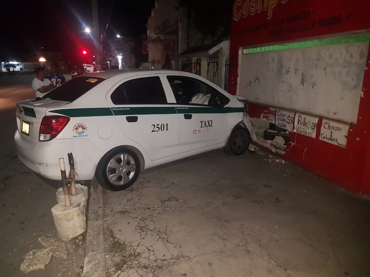 Choca taxi en Cancún y se fuga
