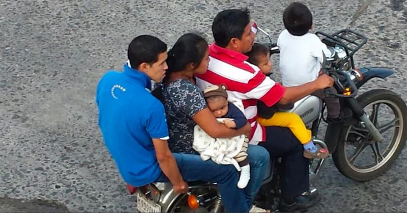 Ya no podrán llevar a menores de 5 años en moto; habrá multas