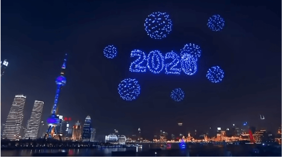 China cambia pirotecnia por drones para celebrar la llegada del 2020
