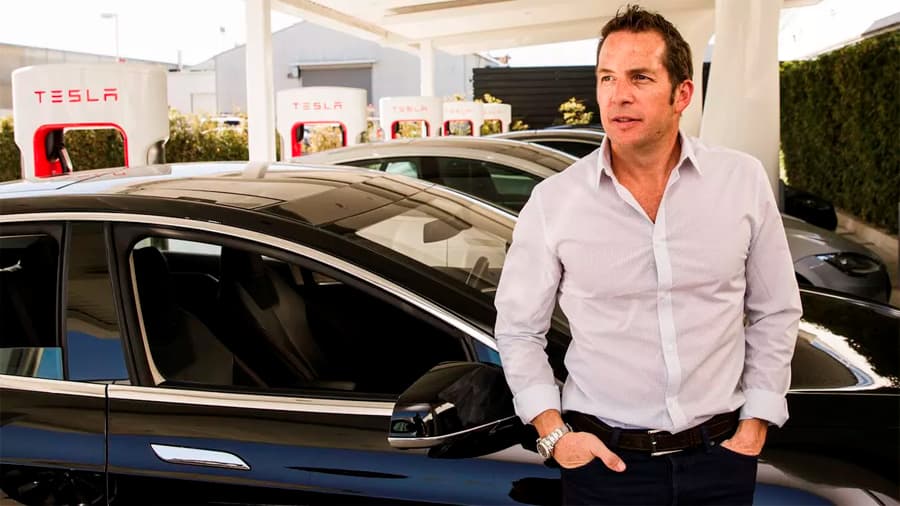 El diseñador de los coches de Tesla ¡es mexicano!