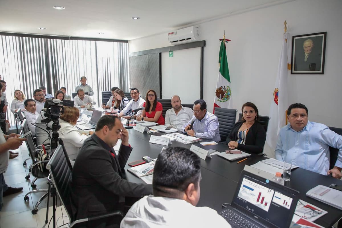Rinde auditor cuentas ante Comisión de Hacienda de XVI Legislatura