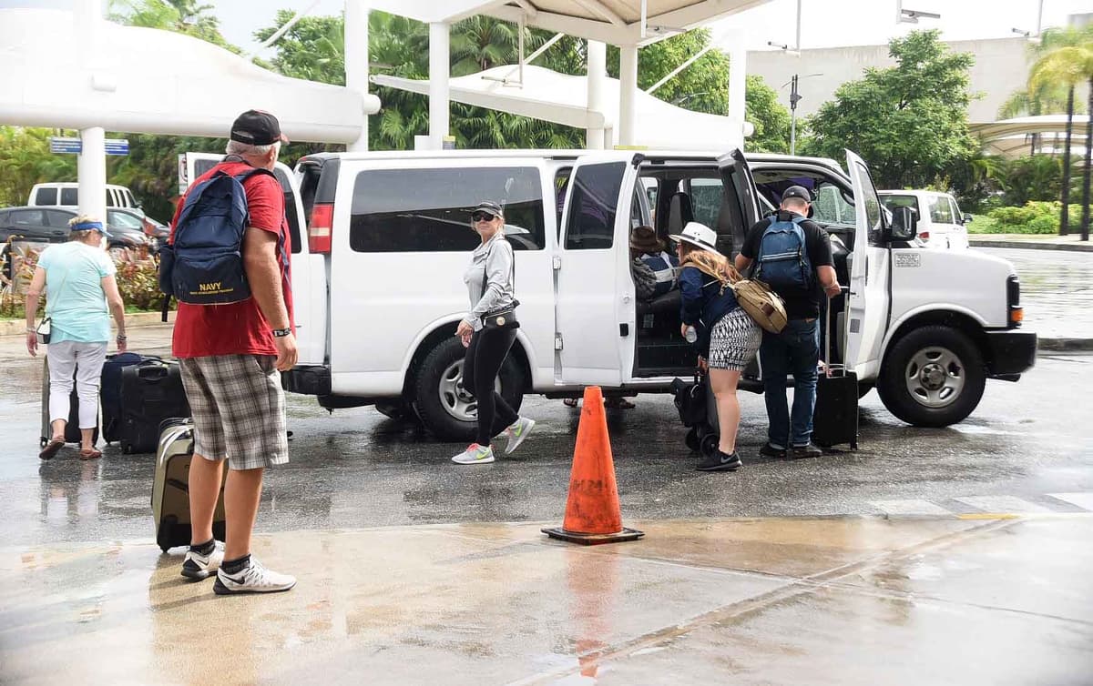 Asur y Guardia Nacional se culpan entre sí por vendedores pirata en el Aeropuerto de Cancún