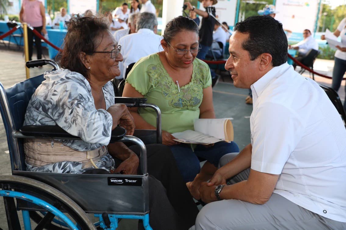 Carlos Joaquín realiza la audiencia pública "Platícale al Gobernador" a Isla Mujeres