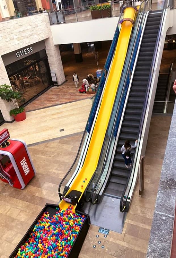 Mérida innova con tobogán en lugar de escaleras eléctricas en centro comercial