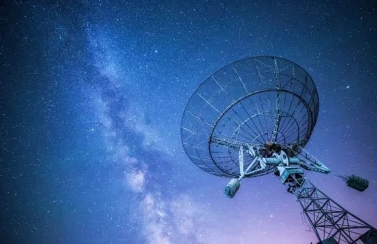 Algo está enviando señales de radio a la Tierra cada 16 días desde el espacio