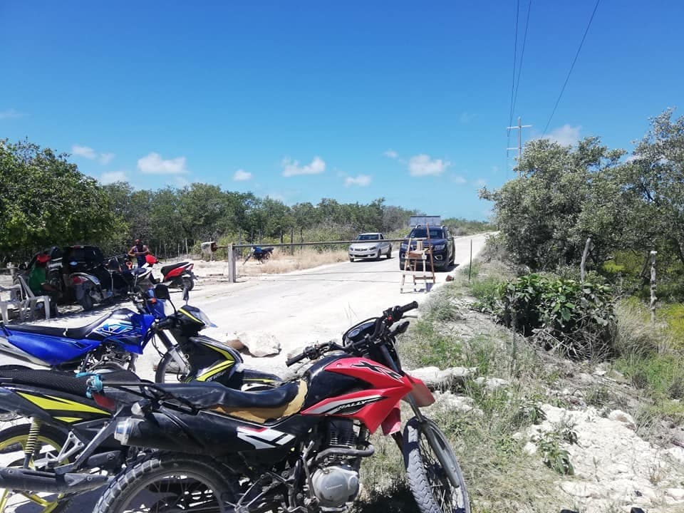 Cierran pobladores acceso a Mahahual por coronavirus
