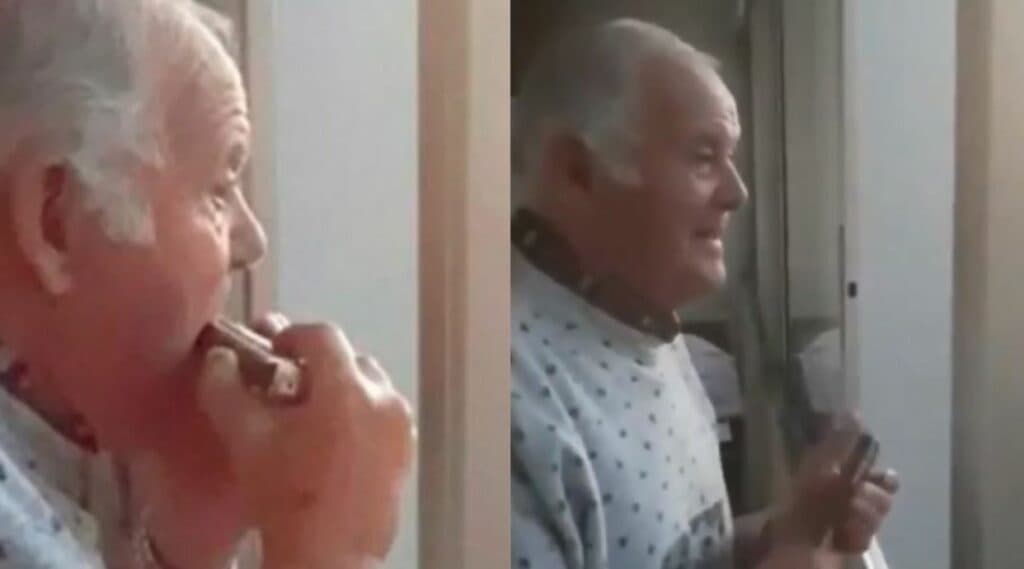 Video: Anciano con Alzheimer cree que le aplauden al oírlo tocar su armónica