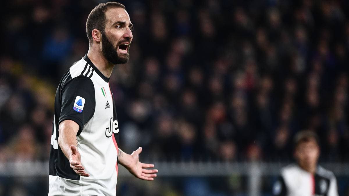 Higuaín rompe la cuarentena para ver a su madre en Argentina