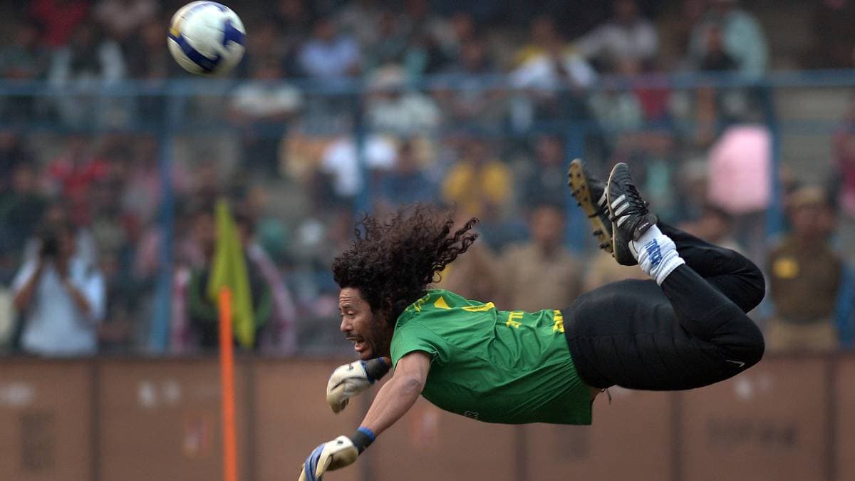 Higuita manda un claro mensaje: "Si te dicen que no salgas... NO salgas"