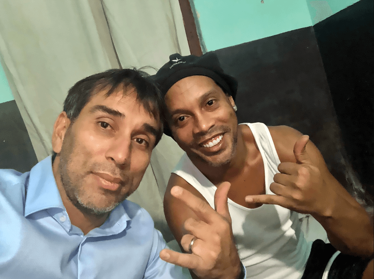 Ronaldinho tiene un nuevo hobby: carpintería