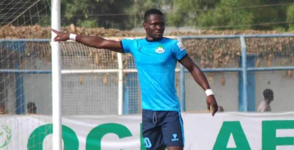 Video: Fallece futbolista tras chocar con su rival en pleno juego