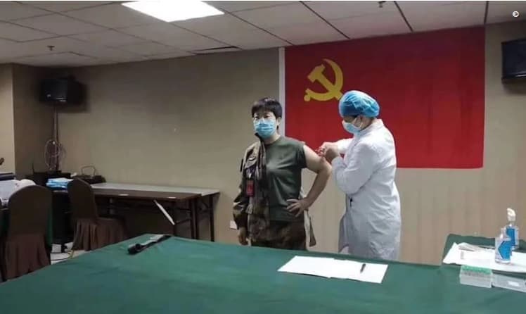 Prueban primera vacuna contra coronavirus en una mujer china