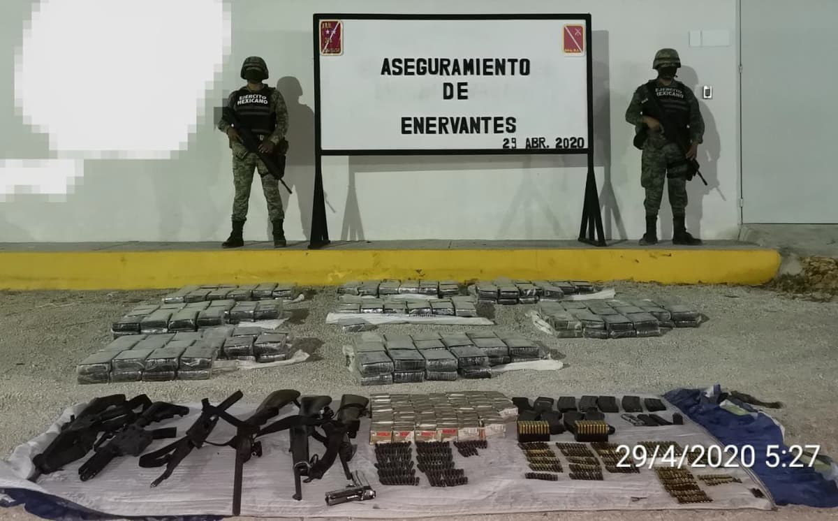 Incauta Ejército 200 paquetes de cocaína y armas en comunidad de Othón P. Blanco