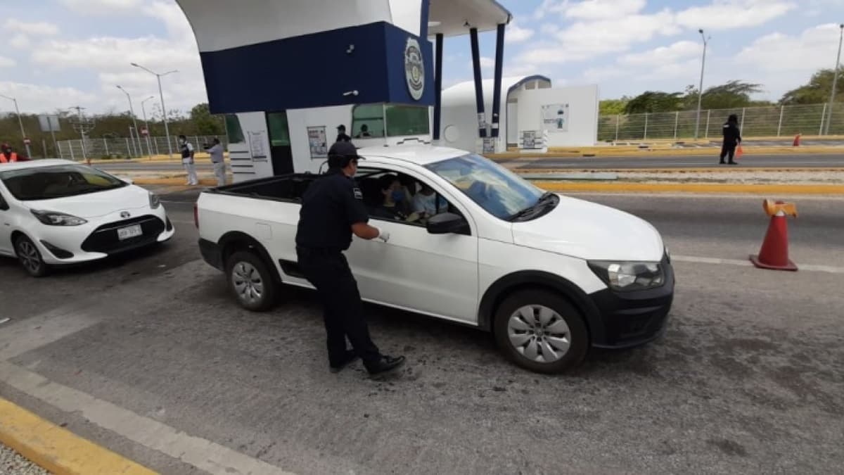 Con filtro, policías en Chetumal verifican que automovilistas porten cubrebocas