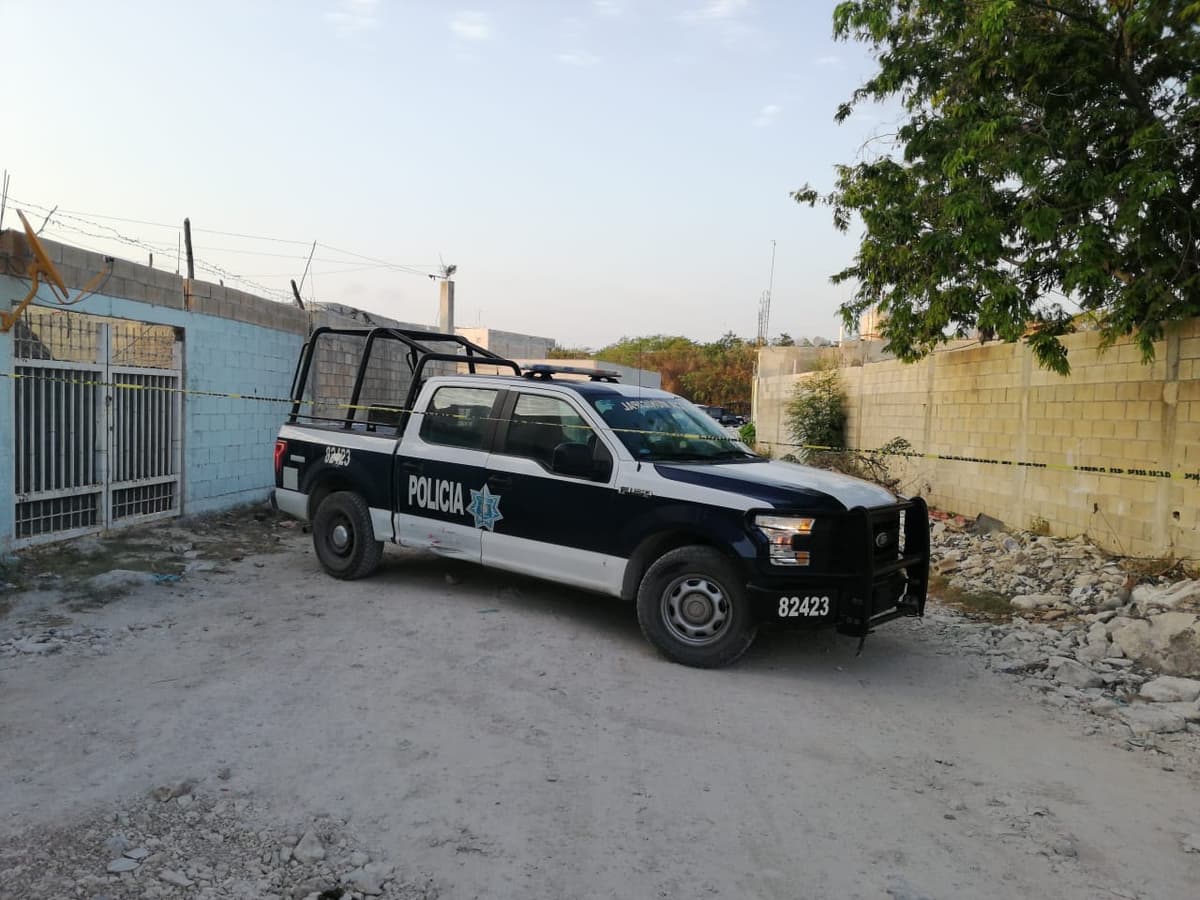 Encuentran cadáver ensabanado en In House, Playa del Carmen