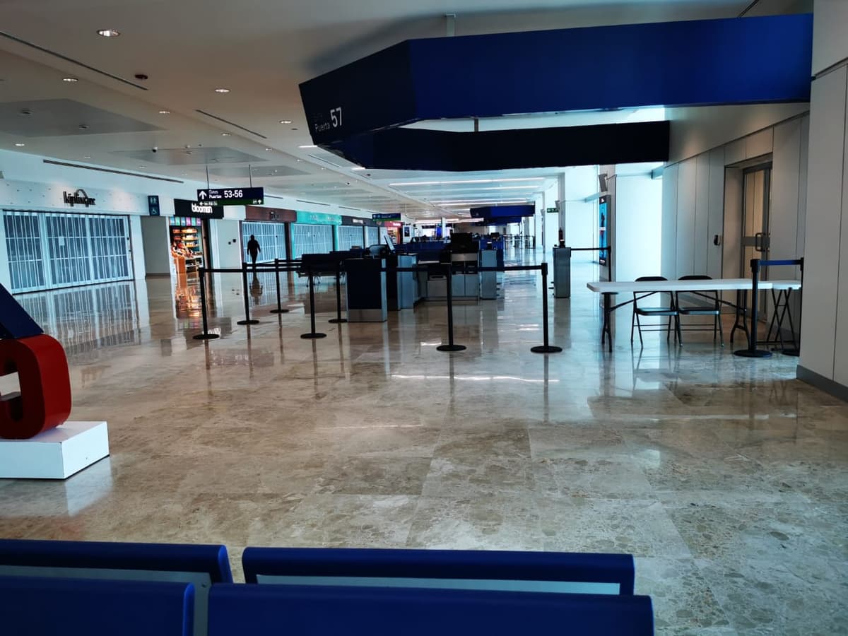 Aeropuerto de Cancún sin gel antibacterial; lo venden en 160 pesos la pieza