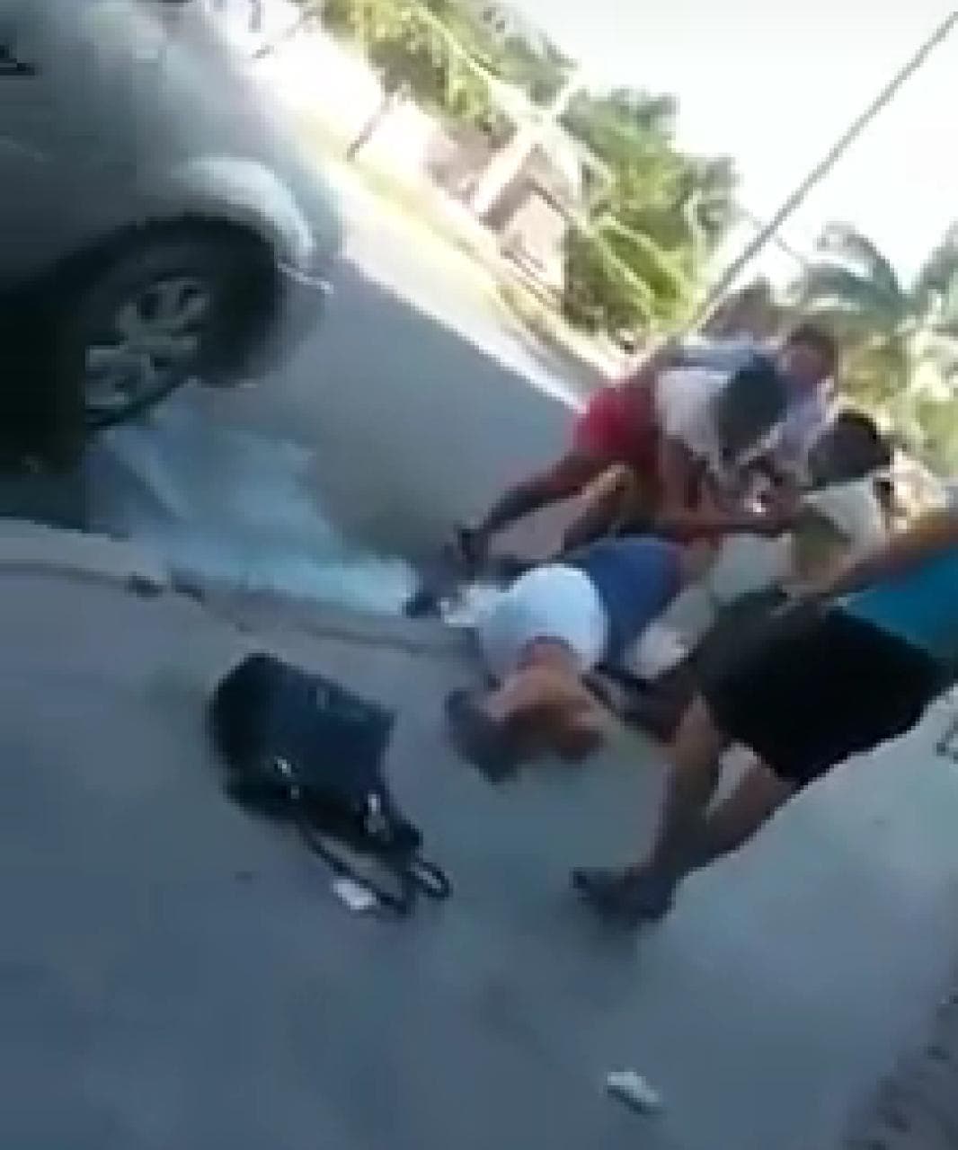 Video: Regidora Yazmín Vivas fue captada en pleito callejero golpeando a la novia de su padre