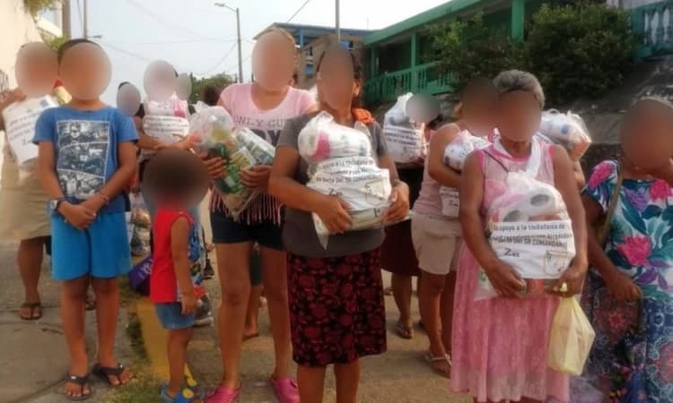 Los Zetas y el 'Chapo' reparten despensas en colonias marginadas de México