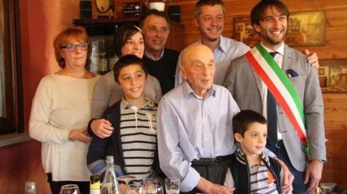 Abuelito, de 106 años, muere de tristeza por no poder ver a su familia