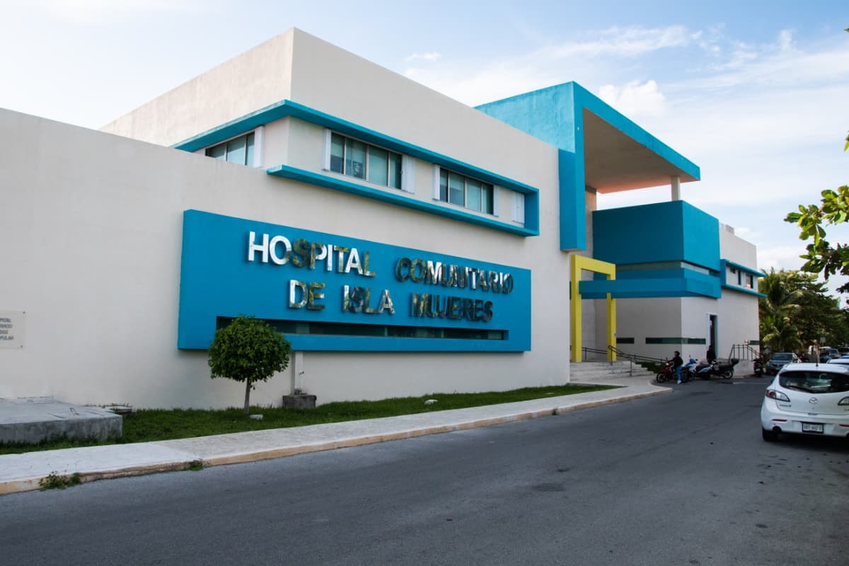 Carlos Joaquín ampliará la capacidad hospitalaria para enfrentar el coronavirus