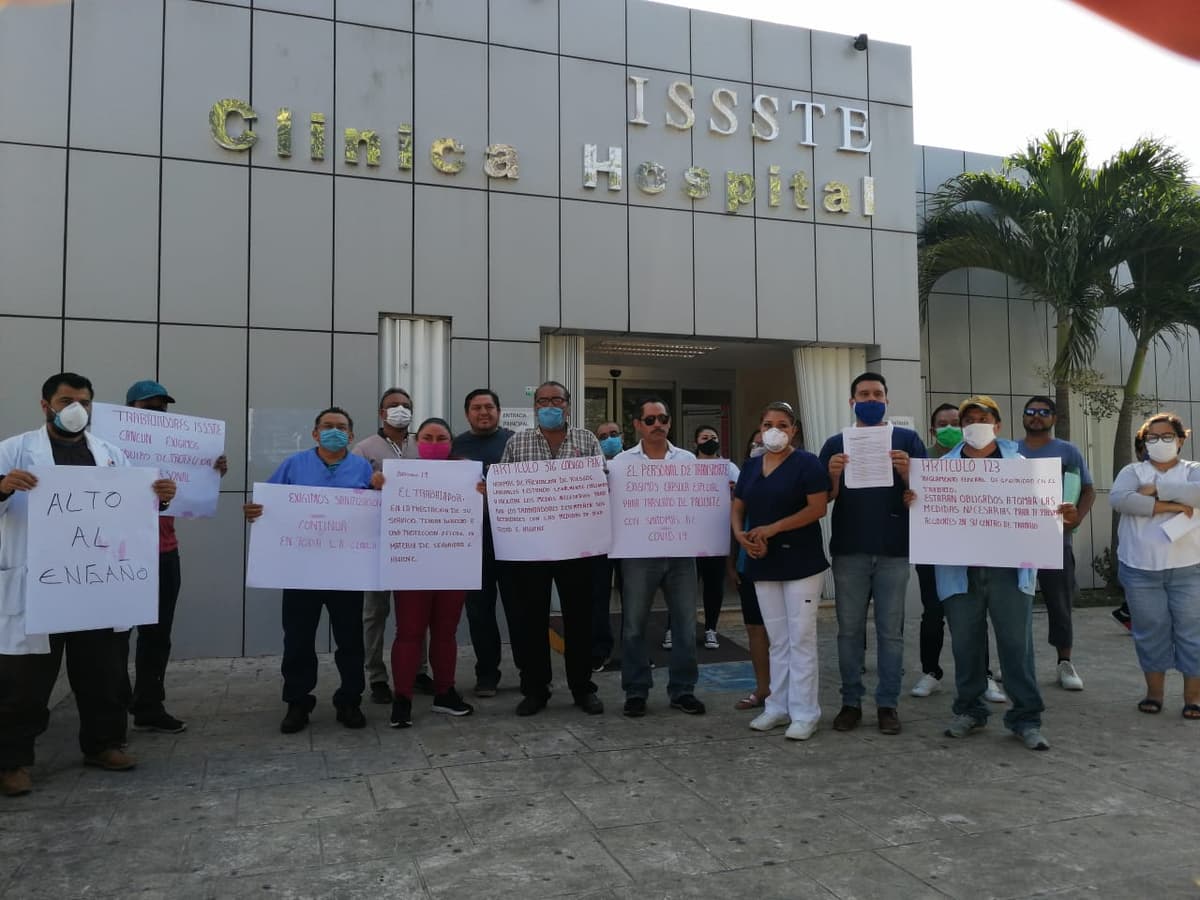 Protesta personal del ISSSTE en Cancún por falta de insumos ante COVID-19