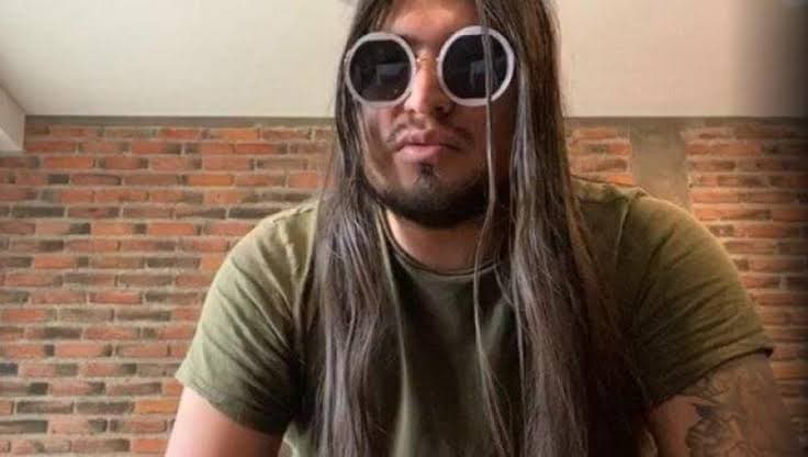 Standupero mexicano Carlos Ballarta da positivo a Covid-19