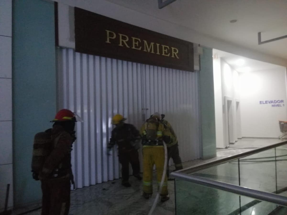 Se incendia joyería en Plaza las Américas de Cancún