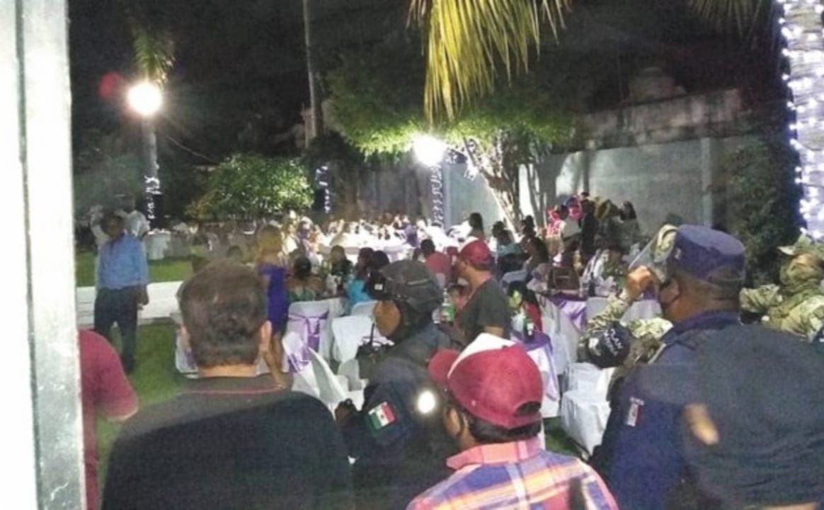 Acuden 700 personas a XV años y boda en Acapulco; autoridades intervienen