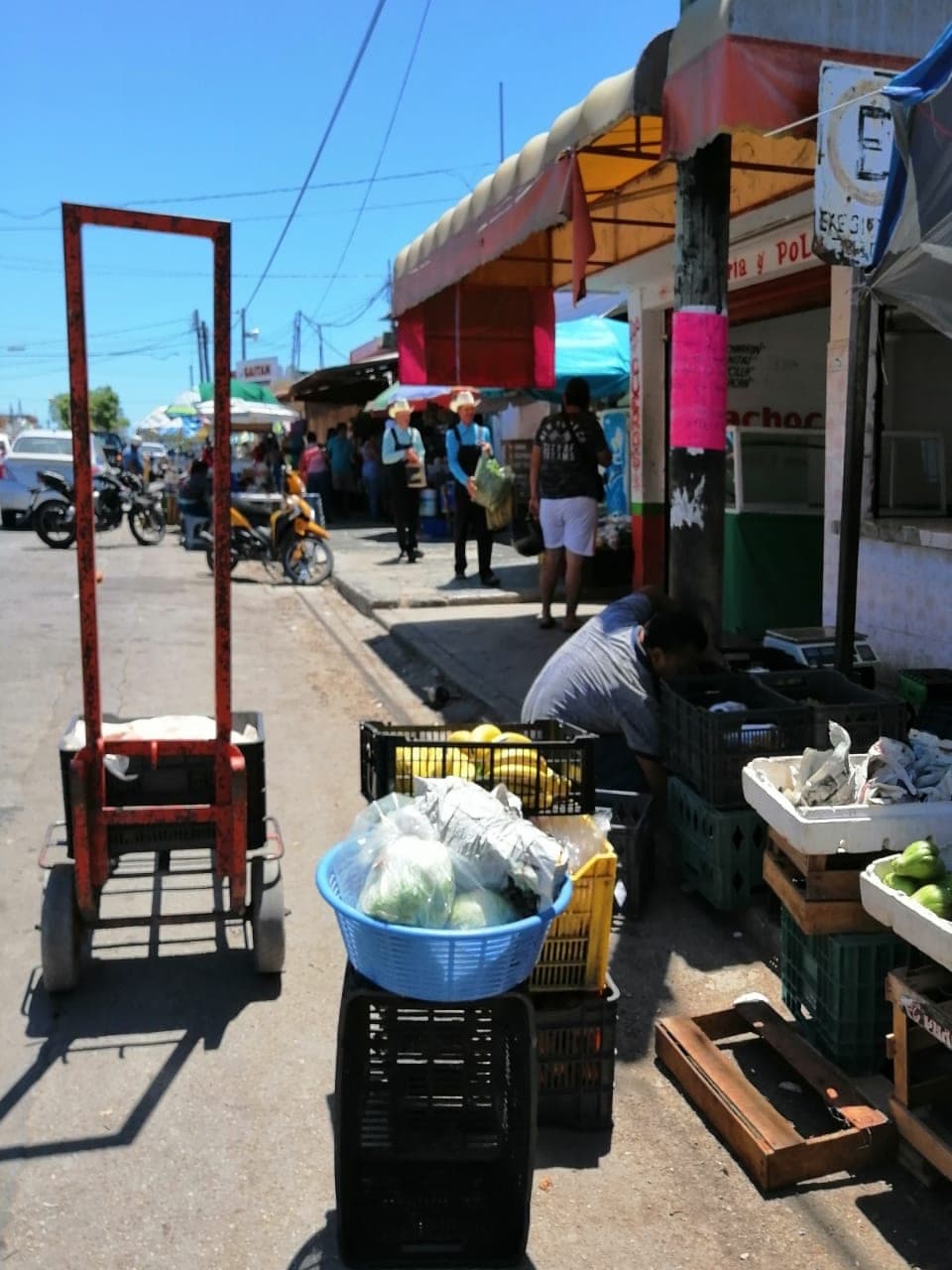 Tianguistas de Chetumal se enfrentan con fiscales