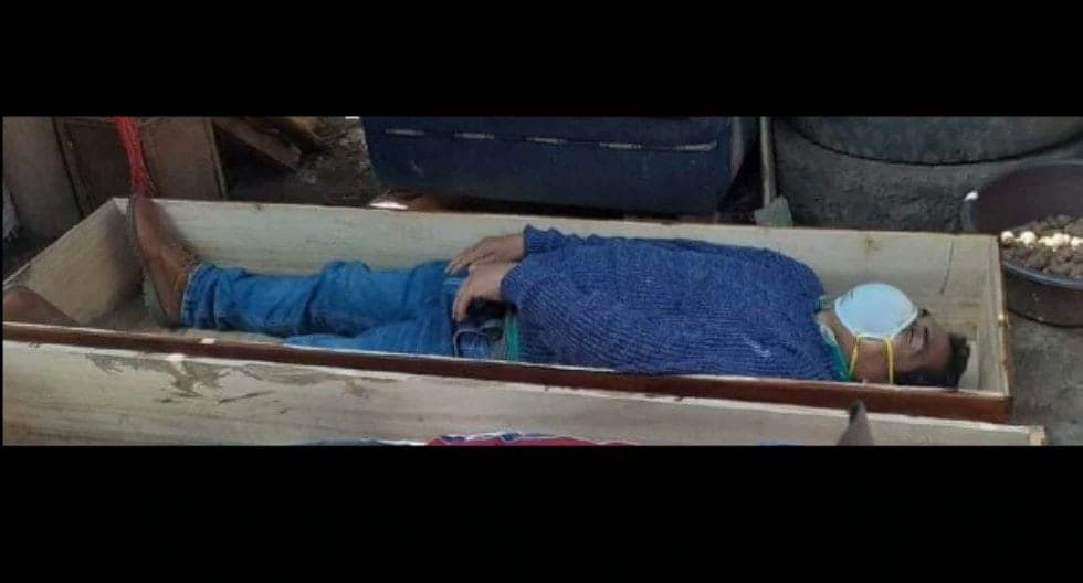 Alcalde se hace el 'muertito' con todo y ataúd para no ser detenido por violar toque de queda