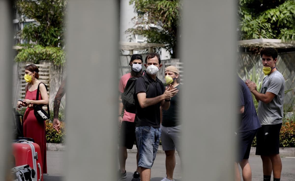 ¿Son peligrosas las reuniones para adquirir "inmunidad de rebaño" ante Covid-19?