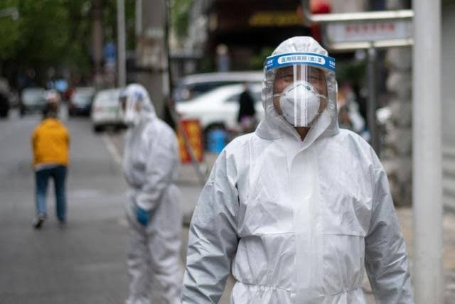 'Es frustrante porque no sabes cuándo terminará': en China regresan las cuarentenas