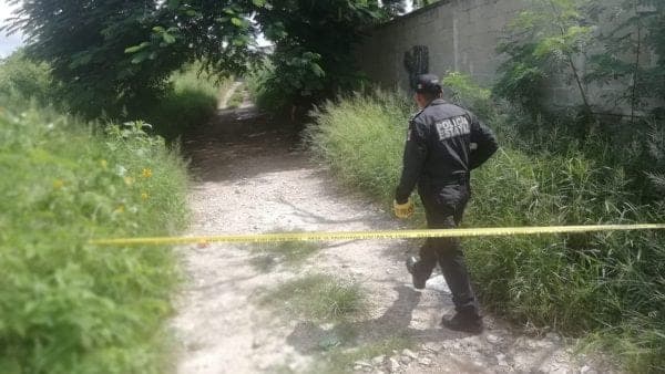 Encuentran cadáver en terreno baldío de Cancún
