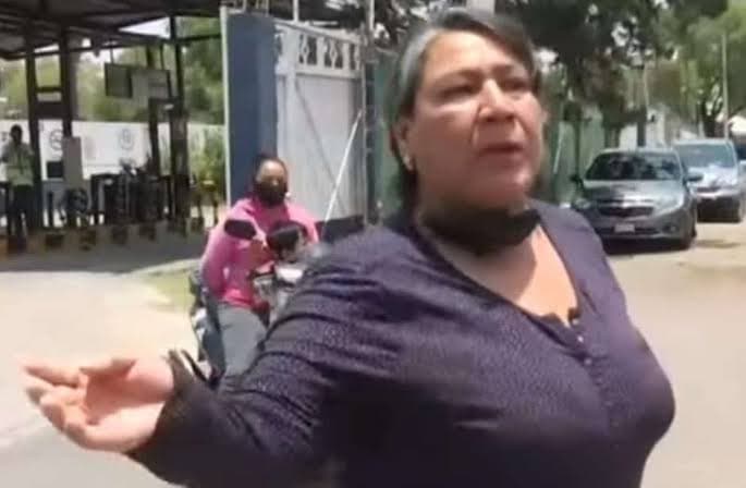 Covid-19 es una gripa y se cura con un caldo bien caliente: asegura mujer a enfermera