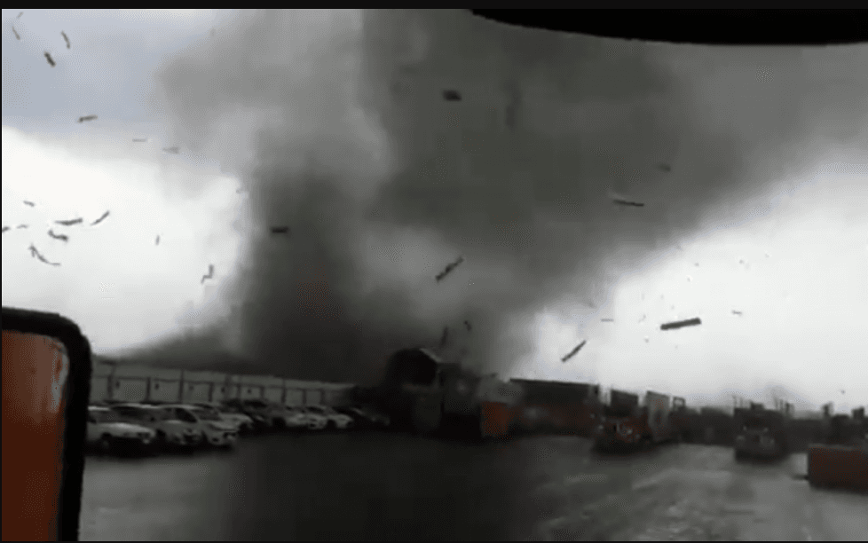 Video: Fuerte tornado en Apodaca, deja dos muertos y cinco heridos