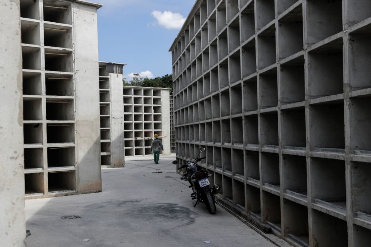 Galería: Imágenes muestran ampliación de cementerios por Covid-19 en Río de Janeiro