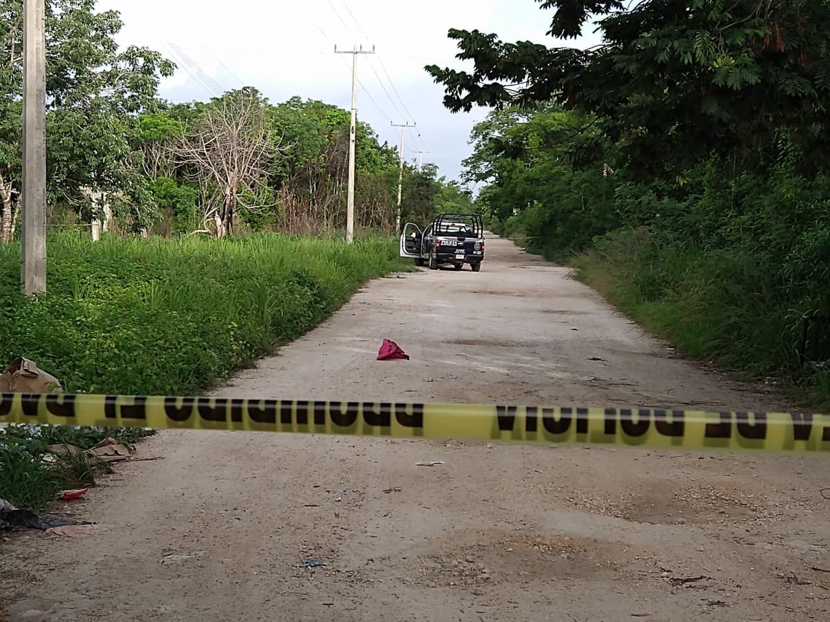 Encuentran cuerpo en lote baldío de Cancún