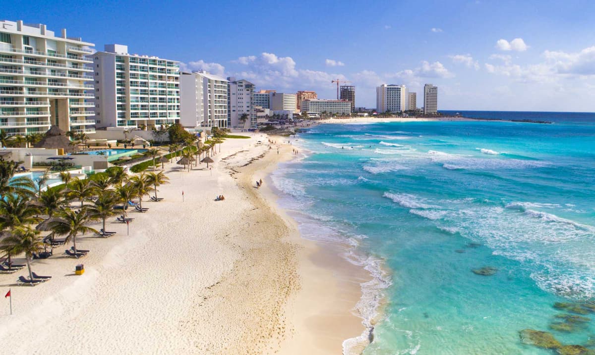 Pandemia "limpió" las playas de Cancún, ahora lucen más bellas que en 20 años