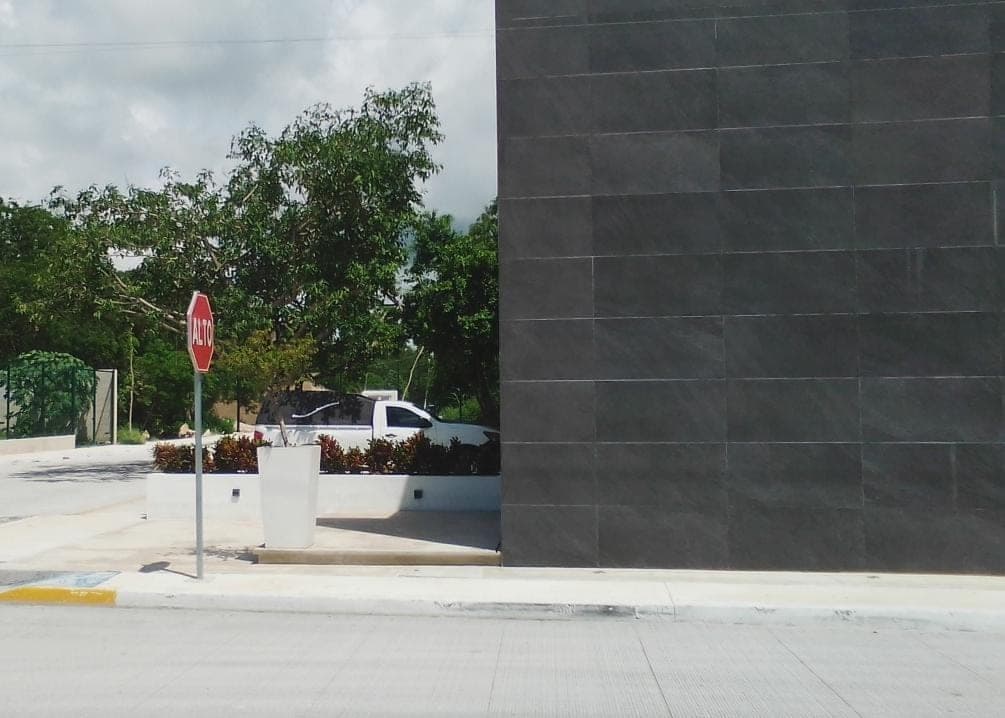 Vecinos en Playa del Carmen ya no soportan el humo de una funeraria