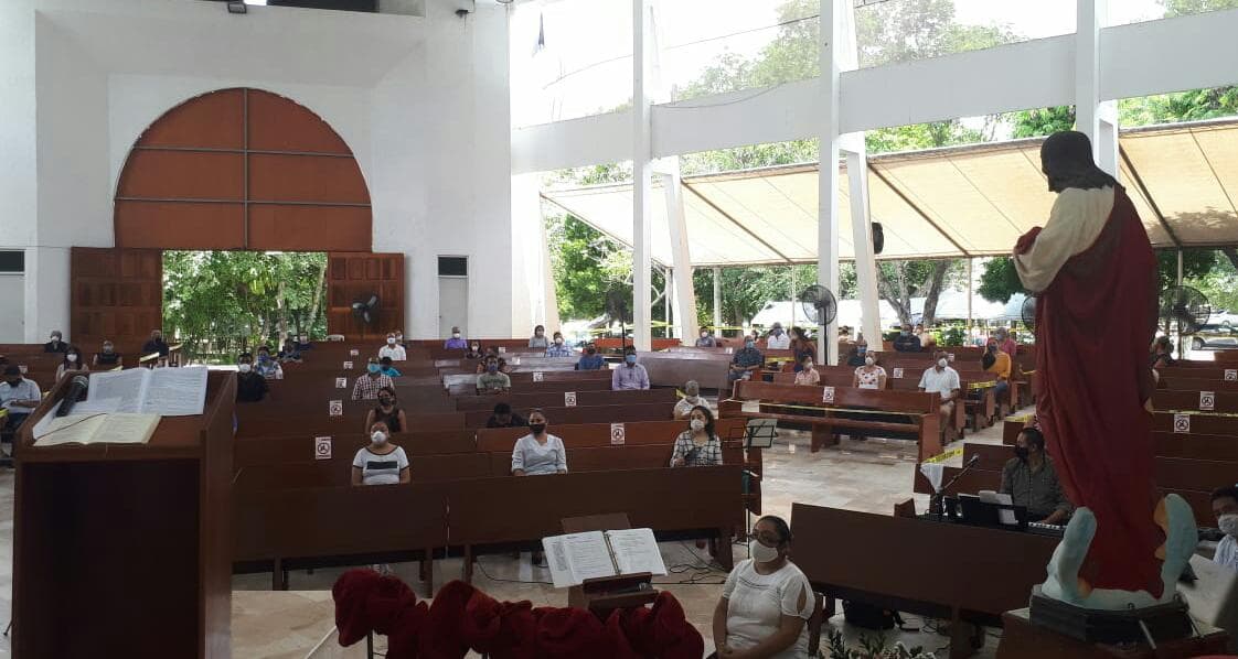 Efectúan misas con sana distancia en zona norte de Quintana Roo