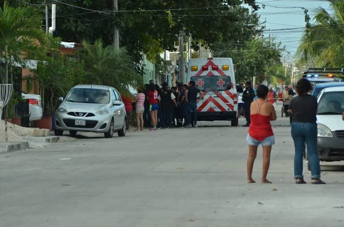 Atacan a balazos a tianguista en Cancún
