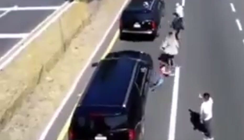 Camioneta que escoltaba a AMLO atropella a un manifestante en Tlaxcala